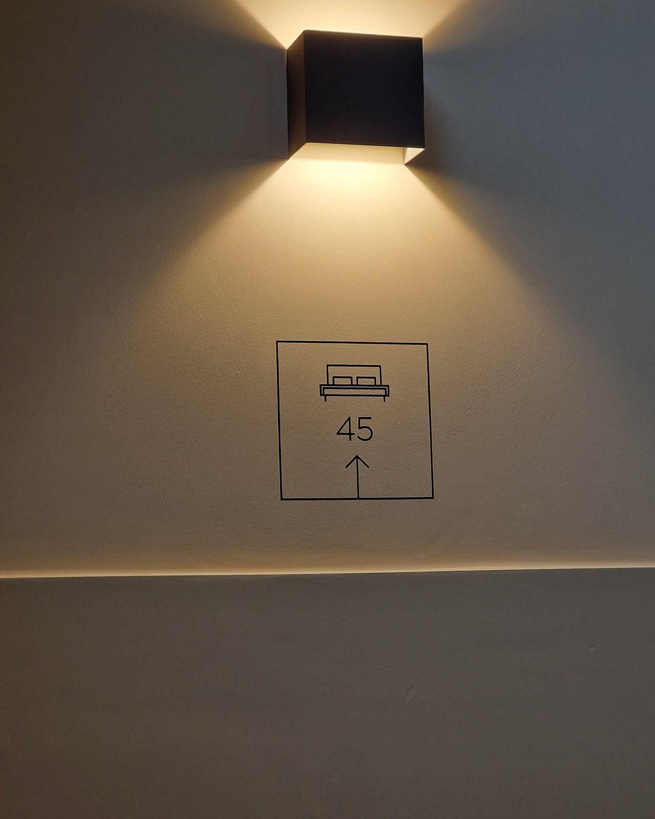 Signalétique sur mur