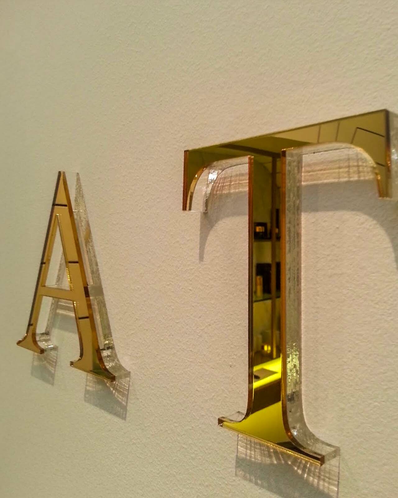 Lettrage 3D sur mur intérieur