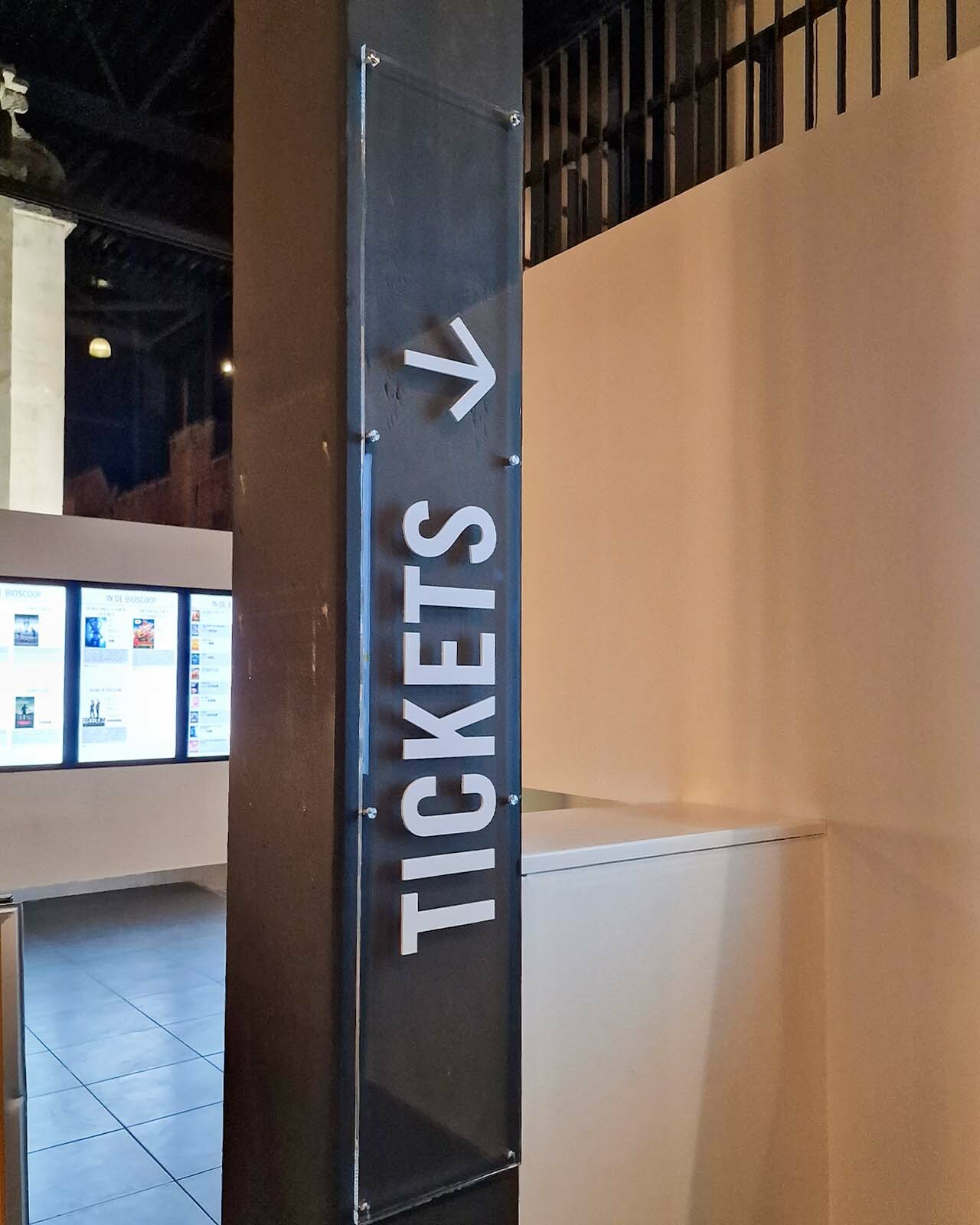 Lettrage 3D sur mur intérieur