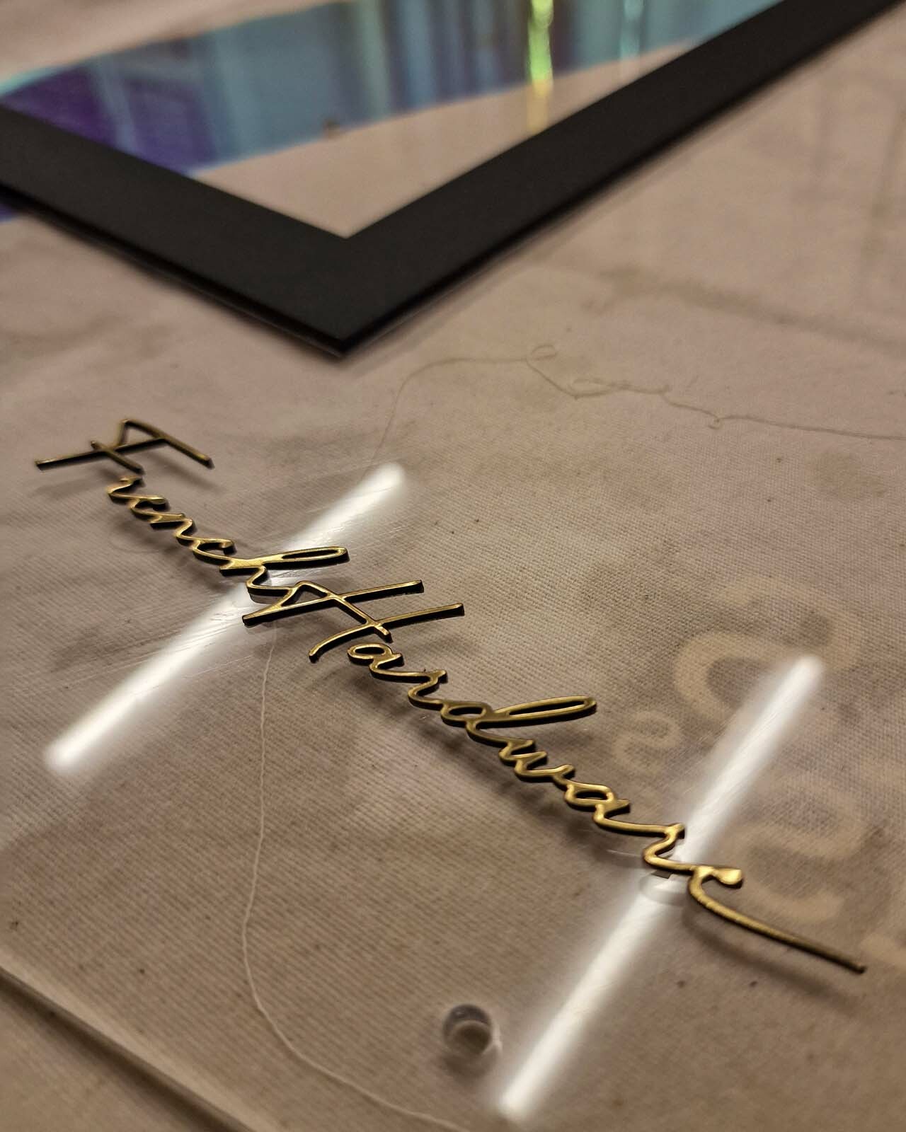 Belmont Atelier enseigne sur mesure et multi-supports